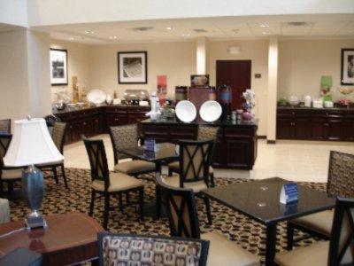 Hampton Inn & Suites - 