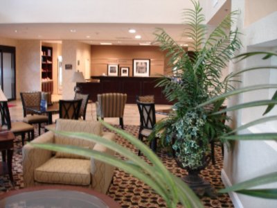 Hampton Inn & Suites - 