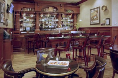The Depot Minneapolis a Renaissance Hotel - Our On-site Full-service Lounge Will Wet Your Whistle And Help Ease Away Your Stress.