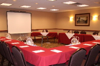 Hampton Inn & Suites - Eagle Meeting Room