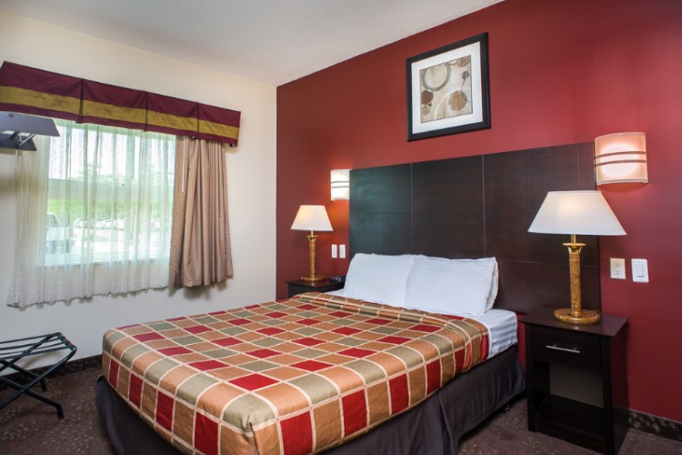 Red Roof Inn - 
