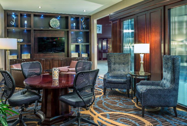 Sheraton North Houston Hotel - Basil's Tavern
