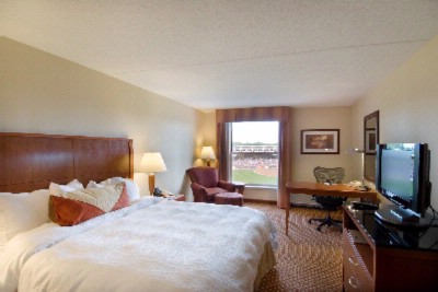 Hilton Garden Inn Downtown Manchester - King Bedded Room
