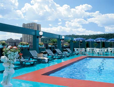 L'hotel De La Montagne - Hotel summer pool