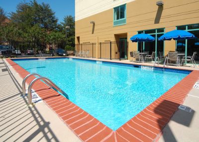 Comfort Suites Perimeter Center - Outdoor Pool And Sun Deck