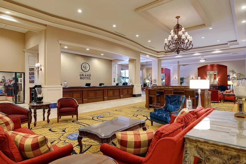 Phoenix Grand Hotel - 
