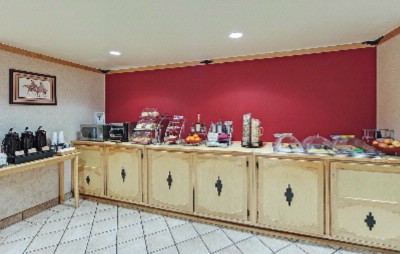 Hawthorn Inn & Suites - 