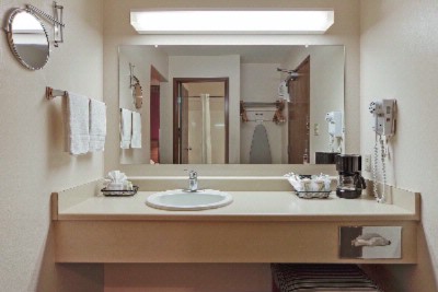 Hawthorn Inn & Suites - 