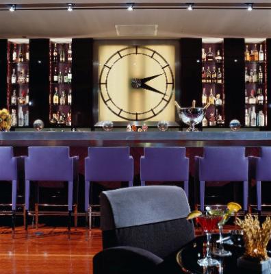 Le Bar - A Chic Sophisticated Lounge Where Suits Mingle With Fashionistas