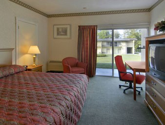 Howard Johnson Inn - 