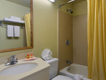 Howard Johnson Inn - 