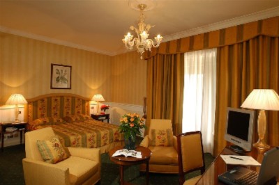 Plaza Hotel Lucchesi - 