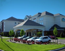 La Quinta Inn & Suites Islip Macarthur Airport - 