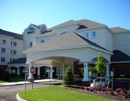 La Quinta Inn & Suites Islip Macarthur Airport - 