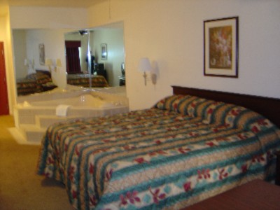 Ramada Inn St. Peters - Jacuzzi Suite Room