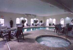 Hawthorn Inn & Suites - Indoor Pool & Jacuzzi