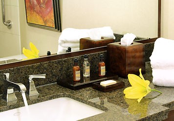 New York Laguardia Airport Marriott - Guests Bathroom