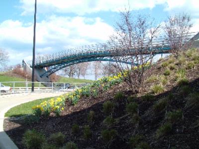 Ramada Lake Shore - Bicycle Jogging Bridge To Lakefront