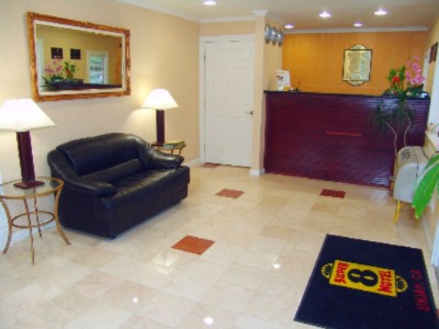 Super 8 Motel - Lobby