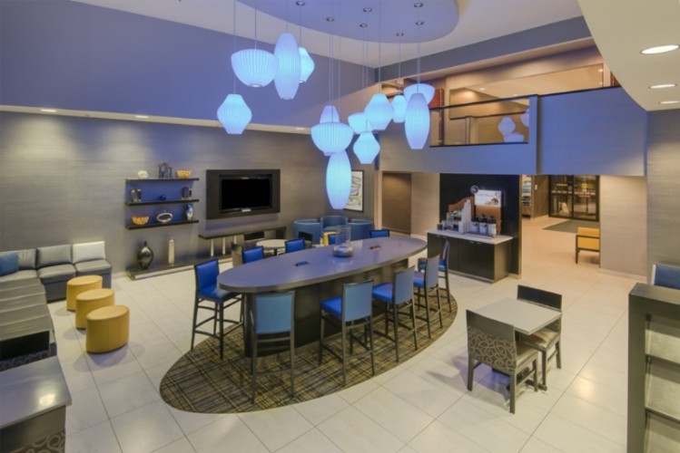 Holiday Inn Express - 