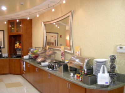 Springhill Suites by Marriott - Hot Complimentary Breakfast Buffet