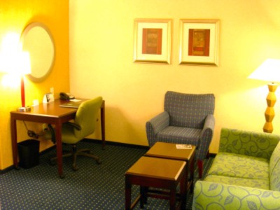 Springhill Suites by Marriott - Living Area With Work Desk