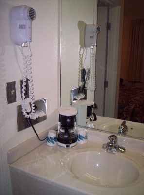 Brookwood Inn - Coffee Maker And Hair Dryer In Each Room