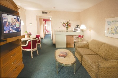 Brighton Suites Hotel - Living Room