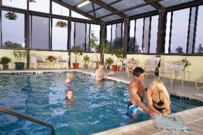 Brighton Suites Hotel - Indoor Pool And Sundeck