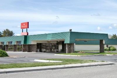 Ramada Inn Hotel & Convention Center - Porte-cochere Entrance
