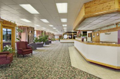 Ramada Inn Hotel & Convention Center - Lobby