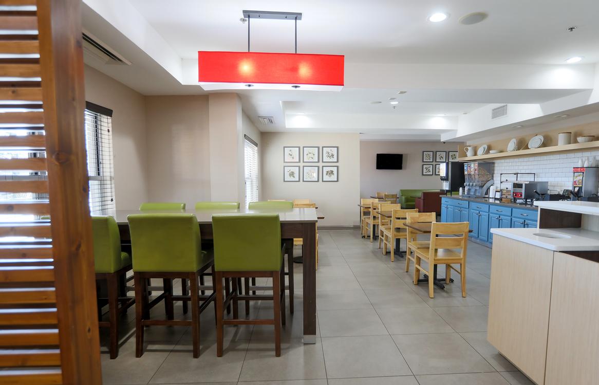 Country Inn & Suites at Freestyle Music Park - Whirlpool Suite