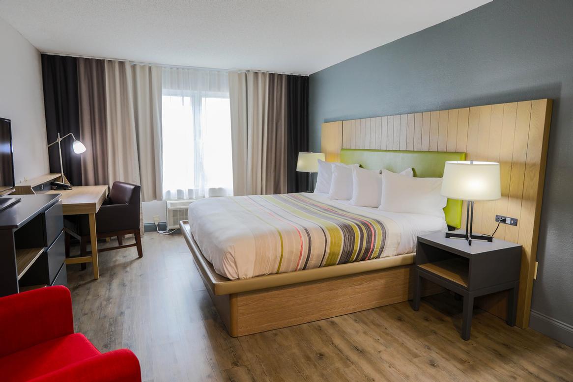 Country Inn & Suites at Freestyle Music Park - Newly Remodeled Guest Rooms