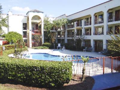 Quality Inn & Suites Baymeadows - Outdoor Swimming Pool And Jacuzzi