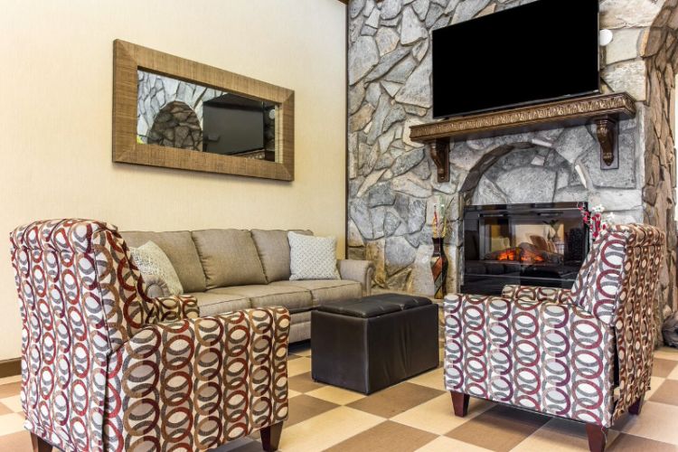 Comfort Suites - Sitting Area In Our King Suite Rooms