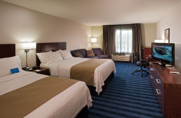 Executive Guest Room With One King Bed And Pull-out Sleeper Sofa