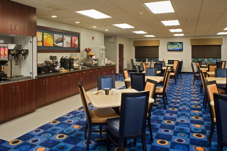Enjoy Our Complimentary Early Eats Breakfast Served Daily