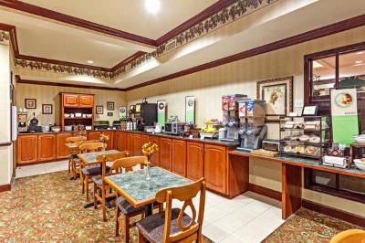 The Country Inn & Suites by Carlson - Breakfast Room