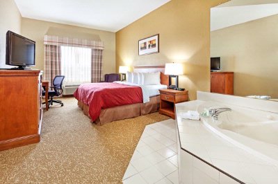 The Country Inn & Suites by Carlson - Jacuzzi Suite