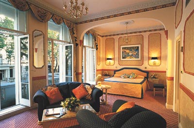 John Howard Hotel - Bed