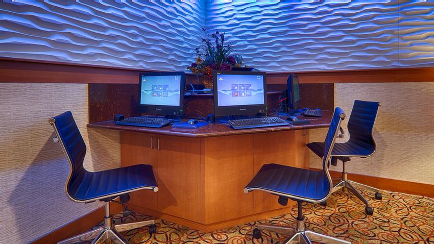 Spacious Lobby With Guest Computer And Printer Available 24 Hours.