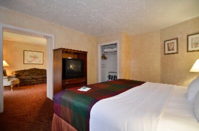 Best Western Branson Inn & Conference Center - 2 Room Jacuzzie Suite