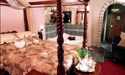 Poco Inn & Suites Hotel - Romeo & Juliet Castle Theme Room