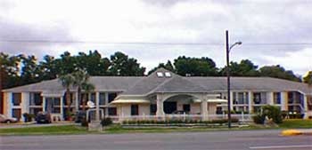 Front View Of Suwannee Valley Inn