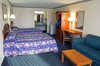 Deluxe Room With 2 Queen-size Beds And A Lr Area W/sofabed