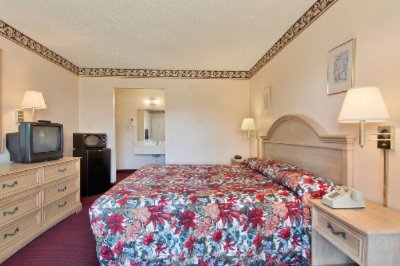 Days Inn - Room With King Size Bed