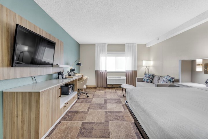 Image of Holiday Inn Express Hotel & Suites Newark(fremont)