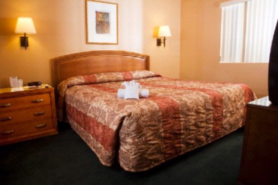 Emerald Suites Las Vegas Blvd S. - Living Room & Kitchen