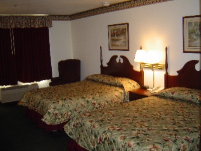 Country Inn & Suites Waco - Guest Room W/ 2 Queens