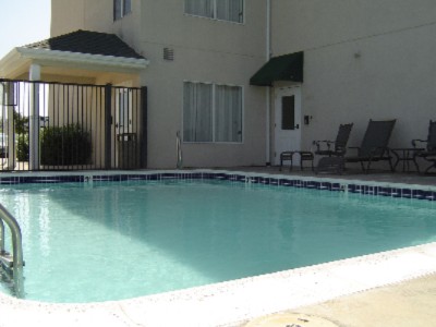 Country Inn & Suites Waco - Pool